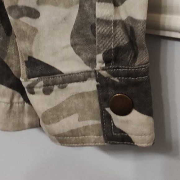 Grey camo mock neck jacket nwt - Picture 7 of 10